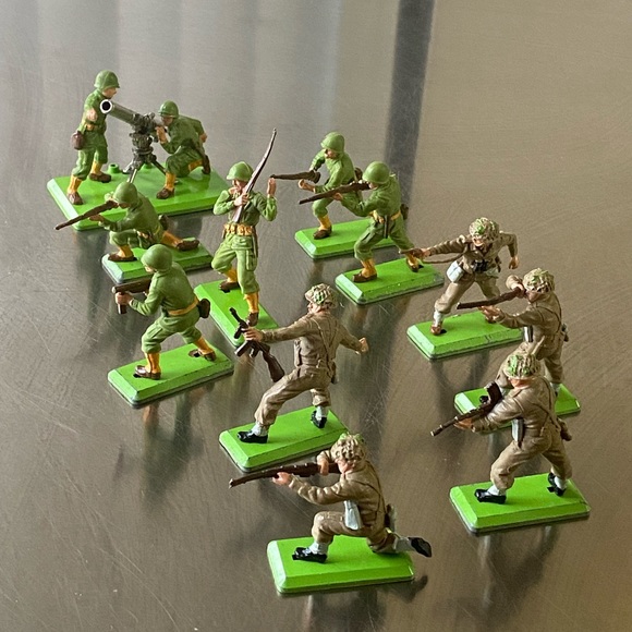 Lot Of 12 Britains Ltd Deetail 1971 American WW2 Soldiers Army Figures - Picture 1 of 10